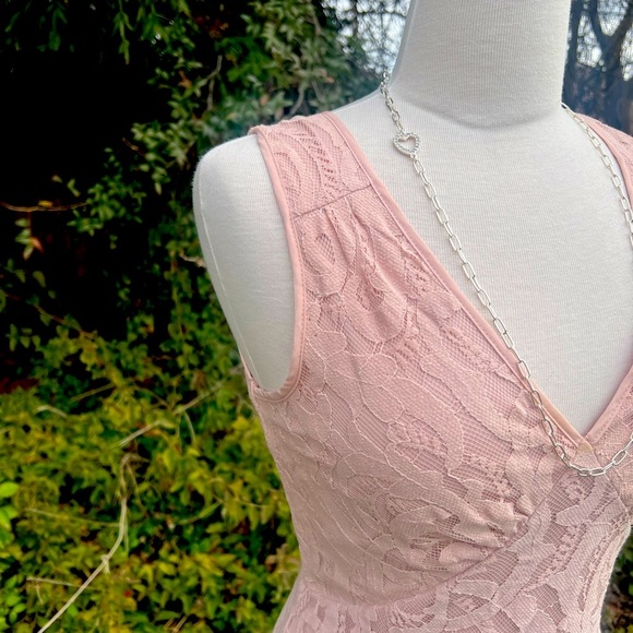 MADE for Impulse Elegant Dusty Rose Pink Lace Sleeveless Dress - Picture 5 of 6